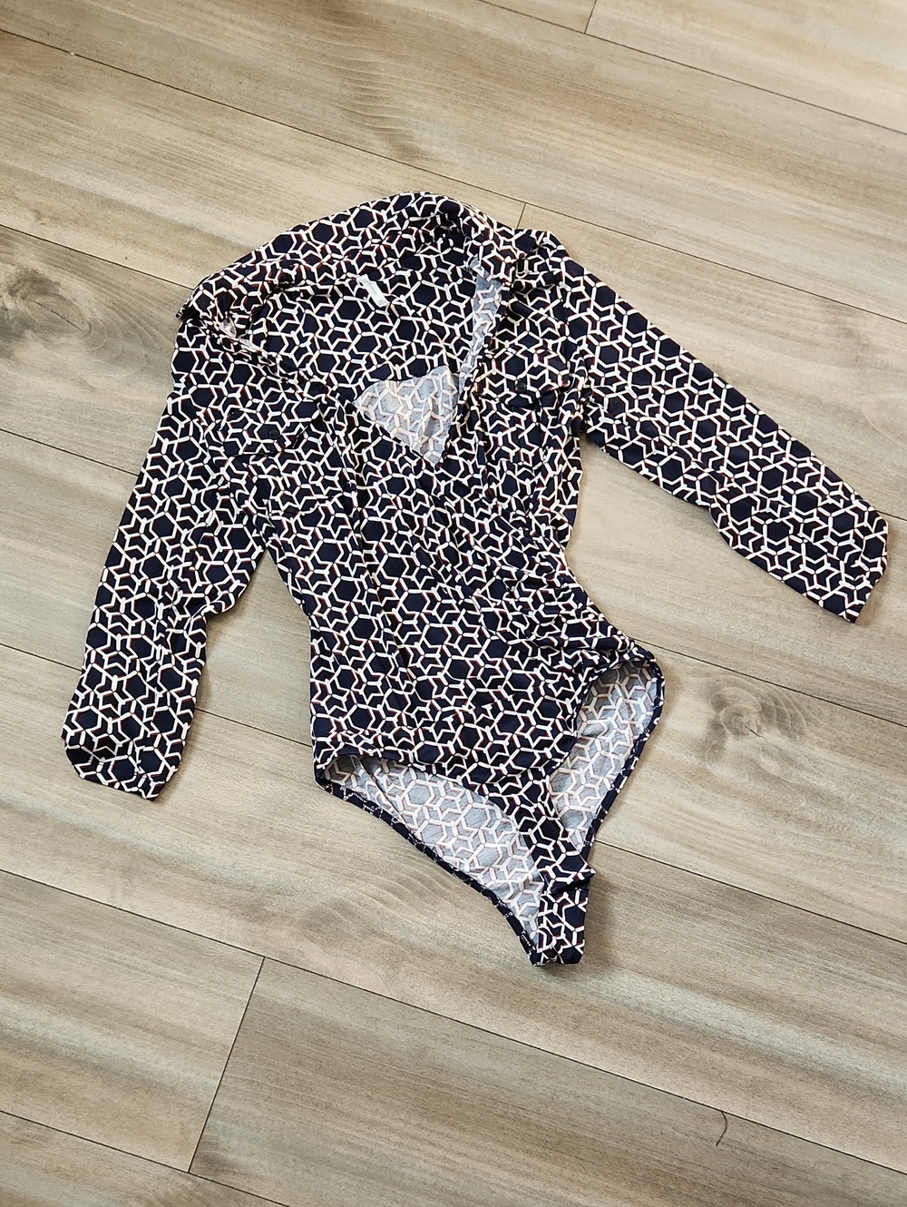 Long-Sleeve Geometric Print Bodysuit - Navy/White/Bergundy M